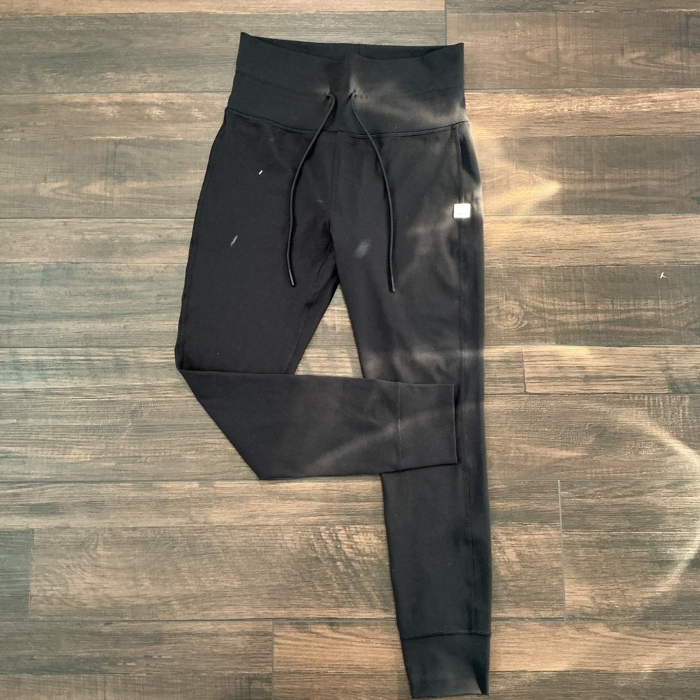 Vuori Performance Joggers Black High Rise Drawstring Slim Fit Size M Athleisure